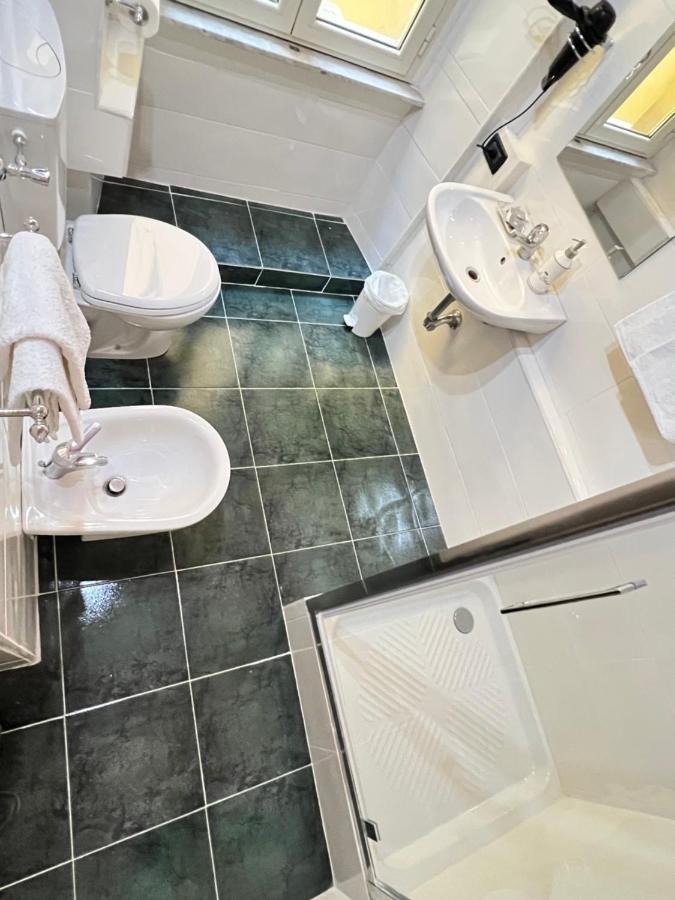Double Room Private External Bathroom,1279616488:JPEG